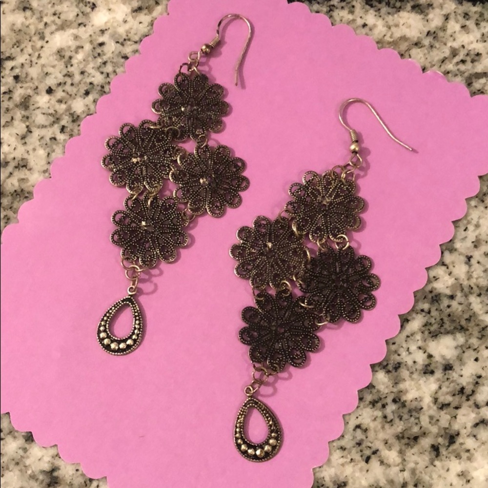 Chandelier earrings